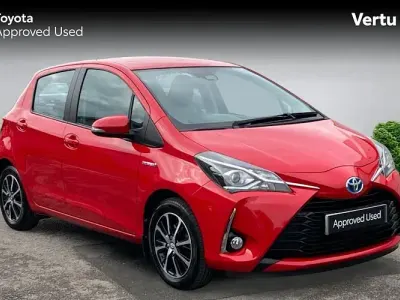 Used Toyota Yaris Hybrid 101 HP (74 kW) 2019 Red Hatchback