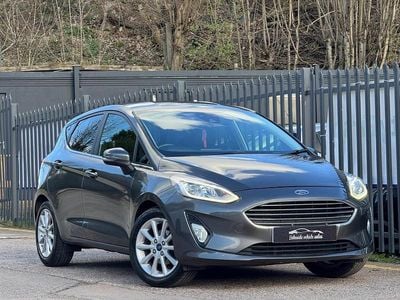 Used Ford Fiesta Titanium 125 HP (91 kW) 2018 Grey Hatchback