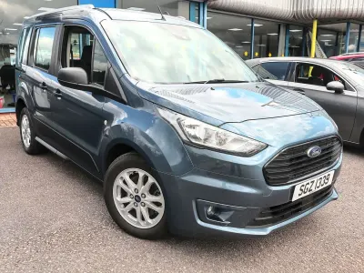 Käytetty Ford Tourneo Connect Zetec 120 HP (88 kW) 2020 Sininen Tila-auto