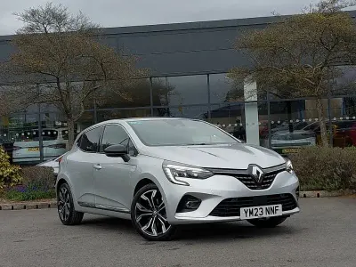Usado Renault Clio V Techno 145 CV (106 kW) 2023 Plateado Utilitario