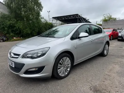 Käytetty Vauxhall Astra 2013 Hopea Viistoperä