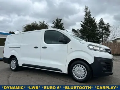 Używany Vauxhall Vivaro 100 KM (73 kW) 2021 Biały Minivan