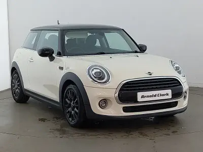 Begagnad Mini Cooper Classic 136 HK (100 kW) 2019 Vit Halvkombi