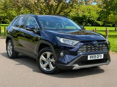 Begagnad Toyota RAV4 Design 218 HK (160 kW) 2019 Blå SUV