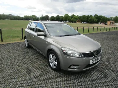 Used Kia Ceed 126 HP (92 kW) 2011 Silver Hatchback