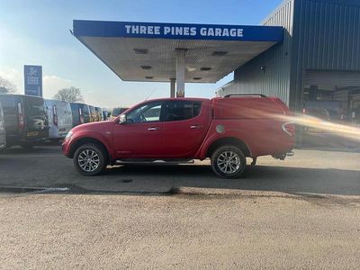 Used Mitsubishi L200 176 HP (129 kW) 2015 Red Pickup