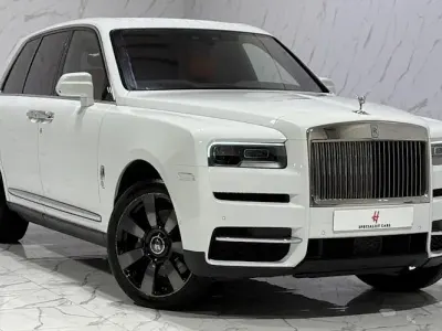 Usado Rolls Royce Cullinan 571 HP (419 kW) 2023 SUV