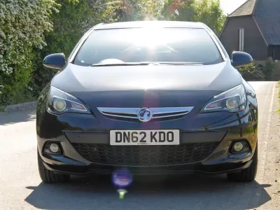 Usado Vauxhall Astra GTC SRi 2012 Preto Coupé