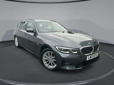 Begagnad BMW 330e Performance 292 HK (214 kW) 2021 Grå Kombi
