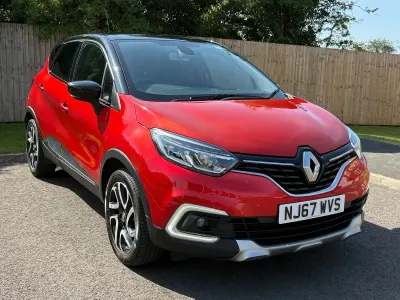 Used Renault Captur Dynamique 90 HP (66 kW) 2017 Red SUV