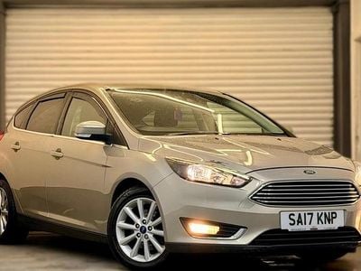 Used Ford Focus Titanium 120 HP (88 kW) 2017 Silver Hatchback