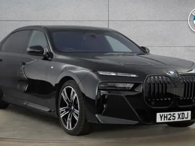 Usado BMW 750e M Sport 482 CV (354 kW) 2025 Negro Berlina