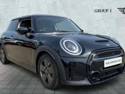 Usado Mini Cooper S Classic 176 HP (129 kW) 2023 Preto Citadino