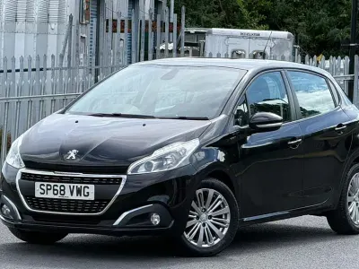 Used Peugeot 82 Signature Sky 2018 Hatchback