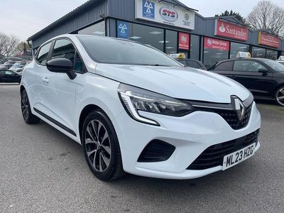 Used Renault Clio V Evolution 90 HP (66 kW) 2023 White Hatchback