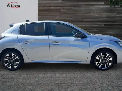 Nouă Peugeot 208 Allure 99 CP (72 kW) 2026 Hatchback