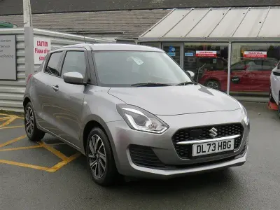Begagnad Suzuki Swift SZ-L 83 HK (61 kW) 2023 Silver Halvkombi
