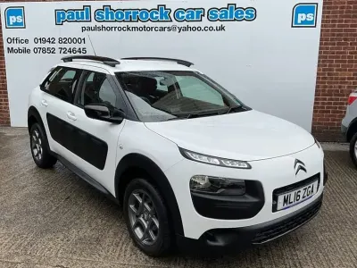 Used Citroën C4 Cactus Feel 98 HP (72 kW) 2016 White Hatchback