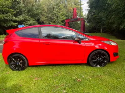 Used Ford Fiesta Zetec 140 HP (102 kW) 2015 Red Hatchback