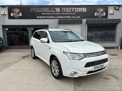 Used Mitsubishi Outlander P-HEV 119 HP (87 kW) 2015 White Estate