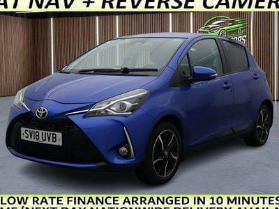 Begagnad Toyota Yaris Design 111 HK (81 kW) 2018 Blå Halvkombi