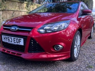 Used Ford Focus Zetec 182 HP (133 kW) 2013 Red Hatchback