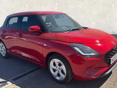 Begagnad Suzuki Swift 82 HK (60 kW) 2025 Röd Halvkombi