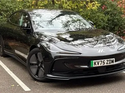 New MG IM5 Performance 553 kW (752 HP) 2025 Metallic  black pearl Hatchback