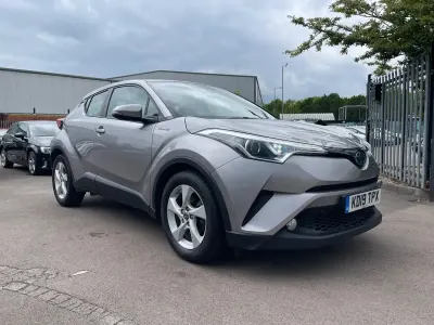 Second-hand Toyota C-HR 122 CP (89 kW) 2019 Argintiu SUV