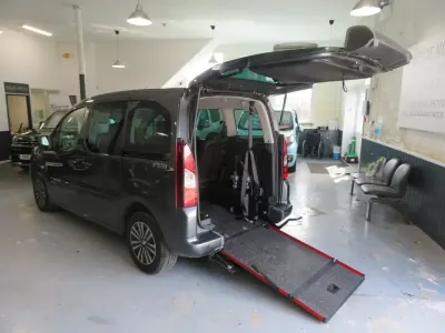 Używany Peugeot Partner 2018 Szary Minivan