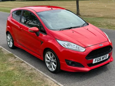 Used Ford Fiesta Zetec 140 HP (102 kW) 2016 Red Hatchback