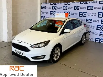 Used Ford Focus Zetec 125 HP (91 kW) 2016 White Hatchback