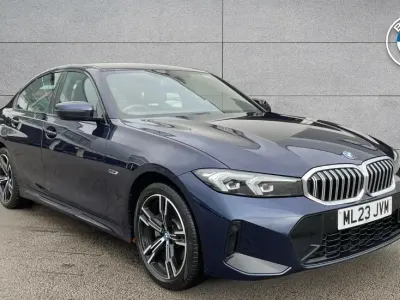 Begagnad BMW 330e M Sport 288 HK (211 kW) 2023 Blå