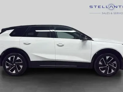 Used Vauxhall Grandland 154 kW (210 HP) 2025 White SUV