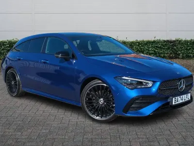 Begagnad Mercedes CLA180 AMG Line Premium Plus 2024 Blå Sedan