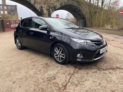 Used Toyota Auris Plus 90 HP (66 kW) 2014 Black Hatchback