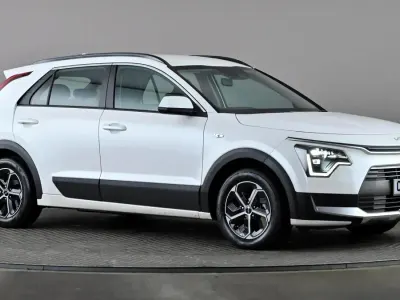 Gebraucht Kia Niro 139 PS (102 kW) 2023 Weiß SUV
