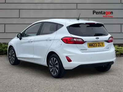 Używany Ford Fiesta Titanium 123 KM (90 kW) 2023 Biały Hatchback