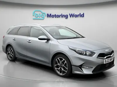 Używany Kia Ceed 2022 Srebrny Hatchback