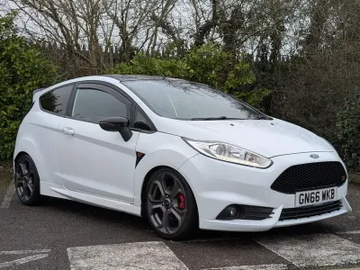 Używany Ford Fiesta ST 182 KM (133 kW) 2016 Biały Hatchback