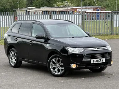 Używany Mitsubishi Outlander P-HEV 2015 Czarny Kombi