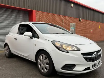 Used Vauxhall Corsa 95 HP (69 kW) 2016 White Hatchback