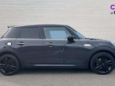 Usado Mini Cooper S Sport 192 HP (141 kW) 2019 Cinzento Citadino