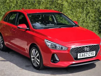 Used Hyundai i30 SE 110 HP (80 kW) 2017 Red Hatchback