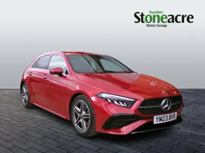 Begagnad Mercedes A180 Executive 136 HK (100 kW) 2023 Röd Halvkombi