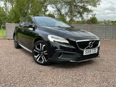 Used Volvo V40 152 HP (111 kW) 2019 Black Hatchback