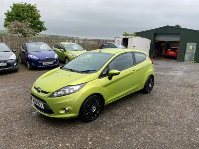 Usado Ford Fiesta 2012 Verde Utilitario