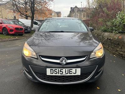 Grey Used 2015 Vauxhall Astra SRi Hatchback | £1,995 (Good price)