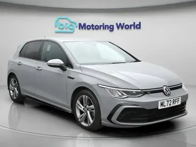 Second-hand VW Golf VIII R-line 150 CP (110 kW) 2022 Gri Hatchback