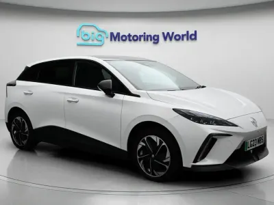 Begagnad MG MG4 EV Trophy 319 kW (435 HK) 2023 Vit Halvkombi